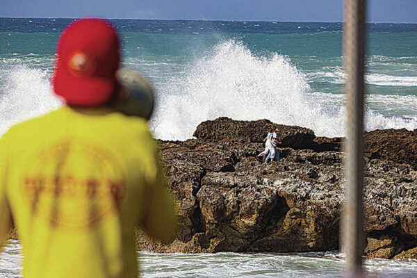 Man drowns in high surf at Sharks Cove on Oahu’s North Shore