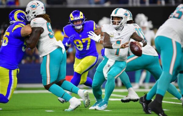 Dolphins end 3-game skid with hard-fought win over Rams