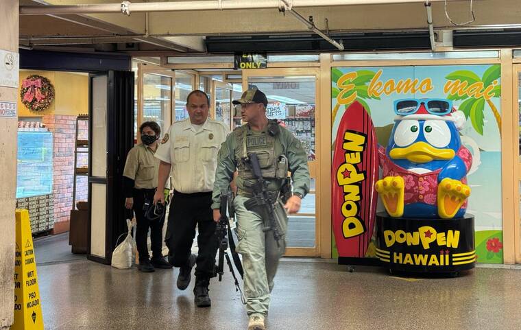 VICTORIA BUDIONO / VBUDIONO@STARADVERTISER.COM
                                The front entrance of the Don Quijote Honolulu store on Kaheka Street Wednesday evening.