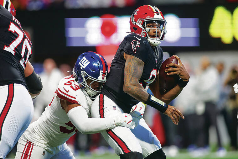 BRETT DAVIS / IMAGN IMAGES 
                                Giants linebacker Darius Muasau, a Mililani graduate, tried to sack Falcons quarterback Michael Penix Jr. in the second quarter at Mercedes-Benz Stadium in Atlanta on Sunday.