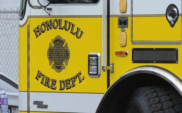 Honolulu firefighters quickly douse 2 house fires