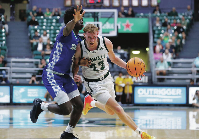 JAMM AQUINO/JAQUINO@STARADVERTISER.COM
                                Hawaii guard Ryan Rapp (22) gets around Texas A&M-Corpus Christi guard Leo Torbor (0) during the first half of an NCAA men’s basketball game on Saturday, Dec. 14, 2024, in Honolulu.