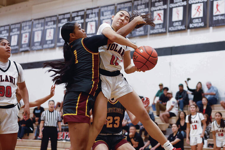 GEORGE F. LEE / GLEE@STARADVERTISER.COM
                                ‘Iolani’s Chelsea Lee and Maryknoll’s Zoe Silva battled for a rebound Wednesday at ‘Iolani gym.